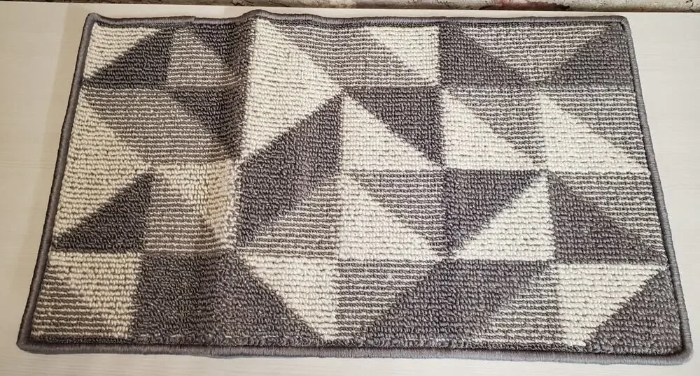 Geometric Pattern Bath Mat Gray White Modern Anti Slip Washable 27x17 Inch